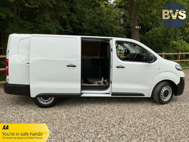 Vauxhall Vivaro Turbo D 2900 Prime White #2