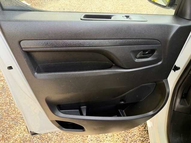 Vauxhall Vivaro 2900 1.5D 100Ps Dynamic H1 Van Lwb White #23