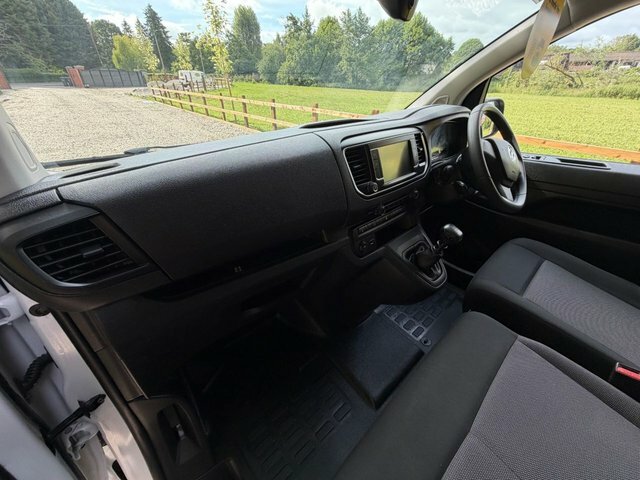 Vauxhall Vivaro 2900 1.5D 100Ps Dynamic H1 Van Lwb White #19
