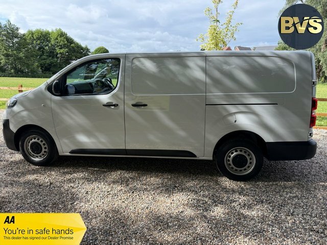 Vauxhall Vivaro Turbo D 2900 Dynamic White #2