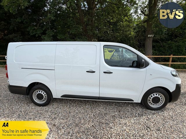 Vauxhall Vivaro Turbo D 2900 Dynamic White