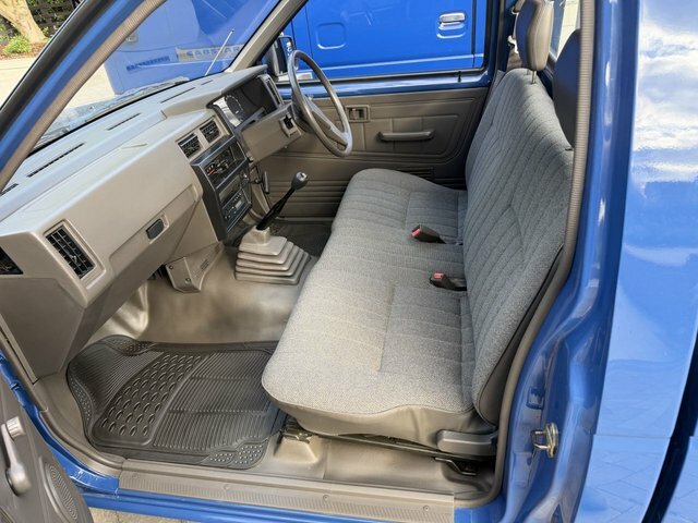 Nissan NT400 120 Bhp 5 Speed Blue #48