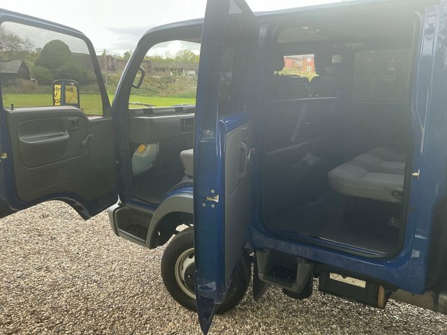 Nissan NT400 120 Bhp 5 Speed Blue #33
