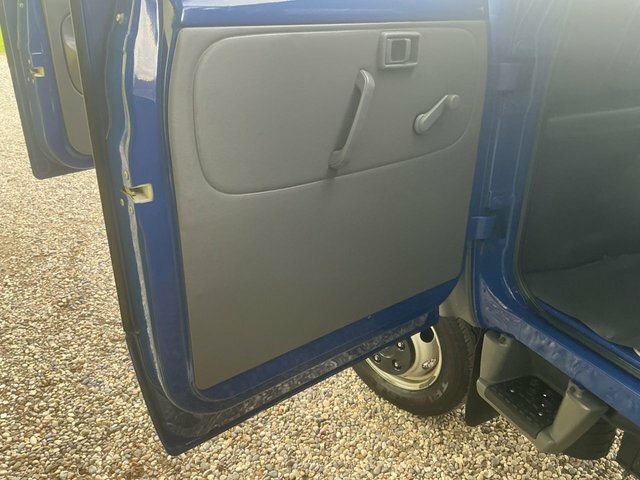 Nissan NT400 120 Bhp 5 Speed Blue #30
