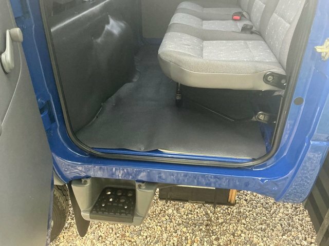 Nissan NT400 120 Bhp 5 Speed Blue #32