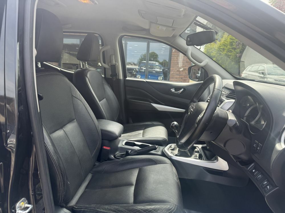 Nissan Navara 2.3 Dci Tekna 4Wd Black #6