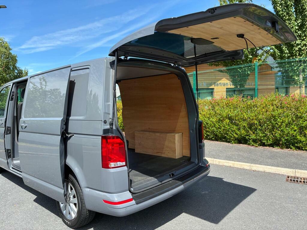 Volkswagen Transporter 2L Se Beige #8
