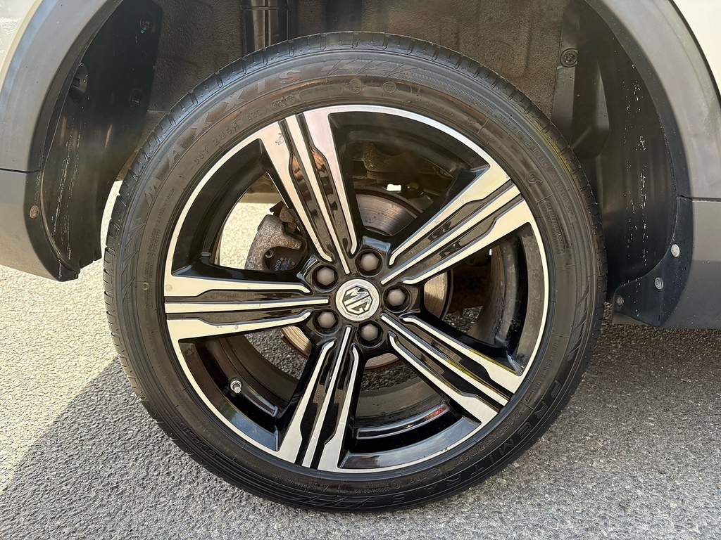 MG ZS Zs Exclusive T Black #8
