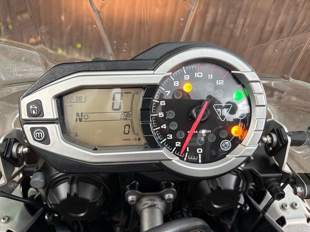 Triumph  Bonneville T100 White #5