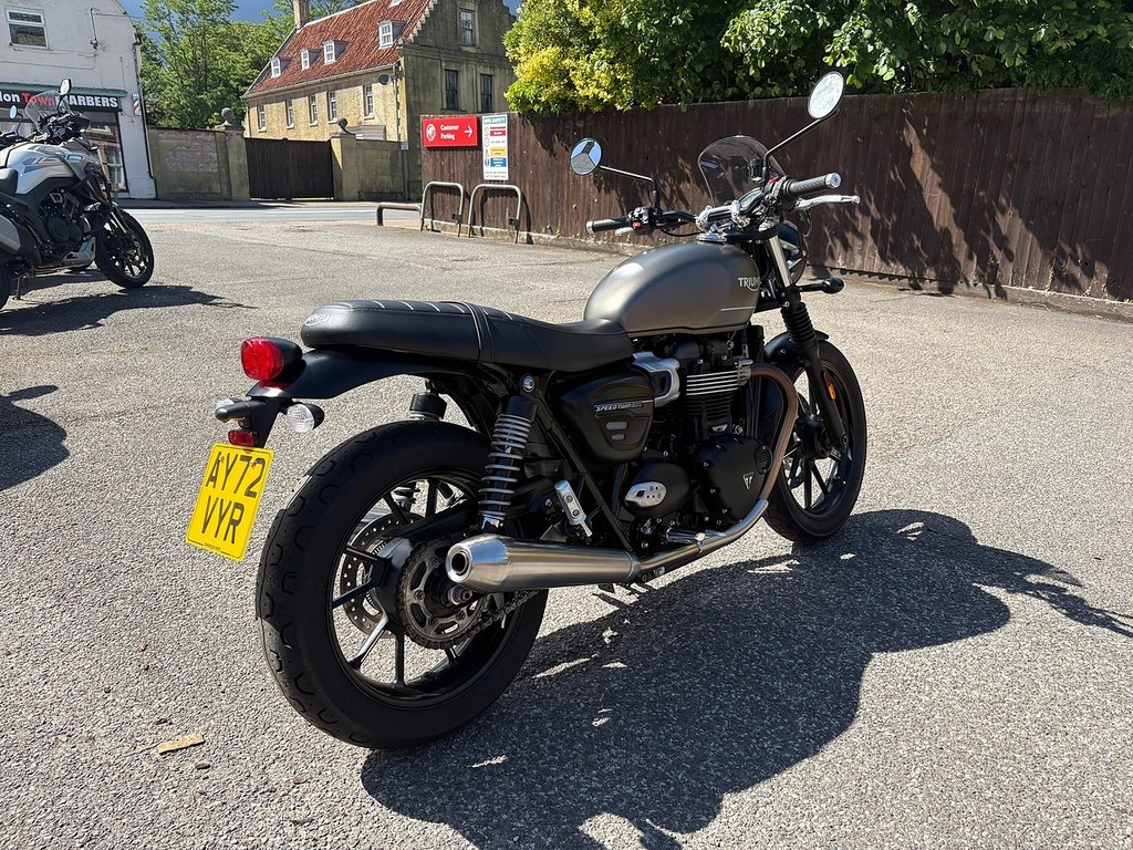 Triumph Bonneville T120 Green #1
