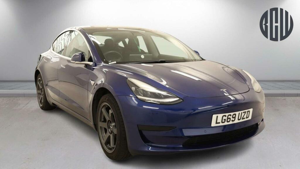 Tesla Model 3 Standard Range Plus Blue