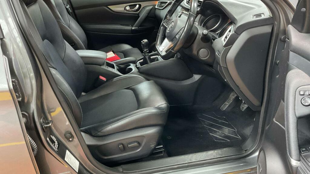 Nissan Qashqai Hatchback Black #15