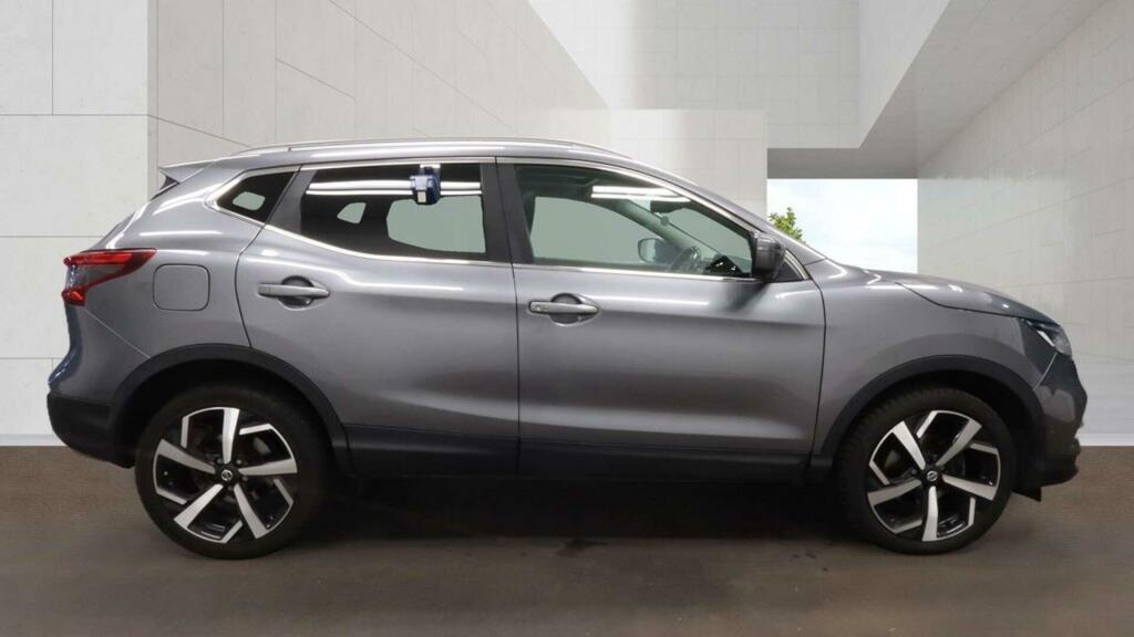 Nissan Qashqai Hatchback Black #11