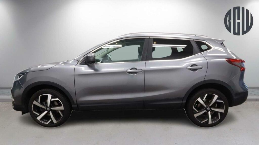 Nissan Qashqai Hatchback Black #6