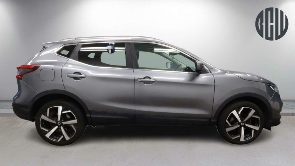 Nissan Qashqai Hatchback Black #5