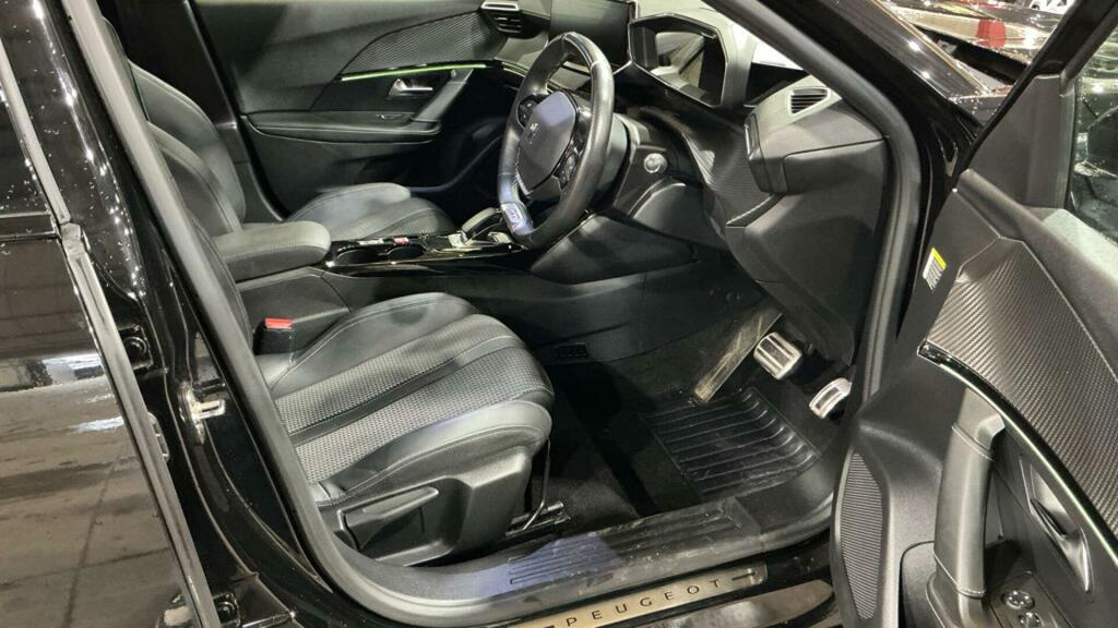 Peugeot e-2008 100Kw Gt 50Kwh Black #9