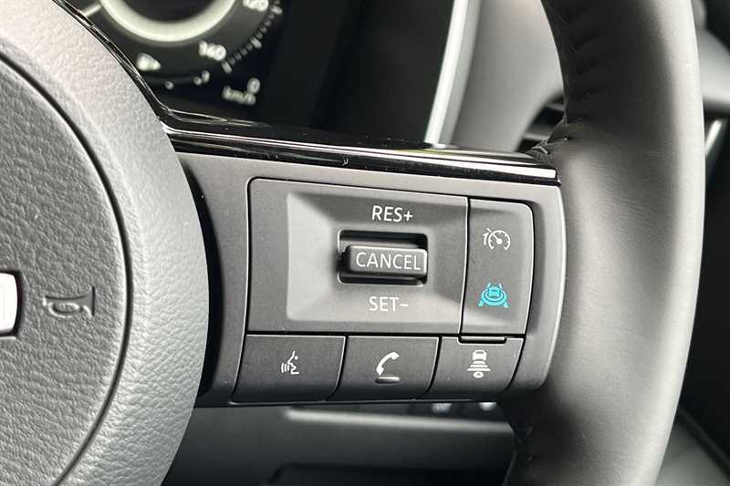 Nissan Qashqai 1.3 Dig-t Mh N-connecta Glass Roof Black #6