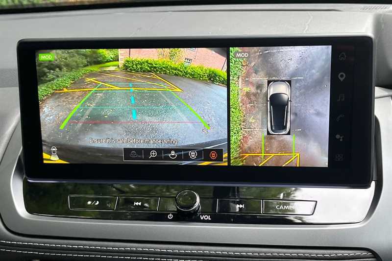 Nissan Qashqai 1.3 Dig-t Mh N-connecta Glass Roof Black