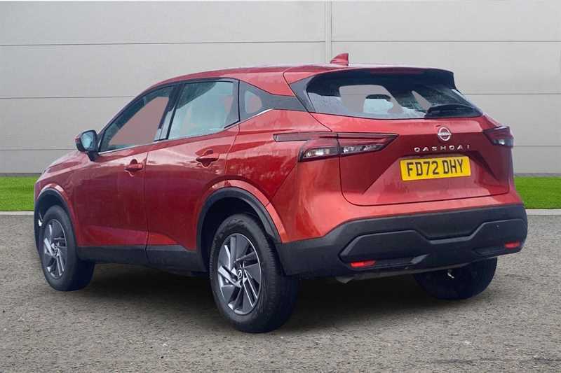 Nissan Qashqai 1.3 Dig-t Mh Acenta Premium FD72DHY Red #2