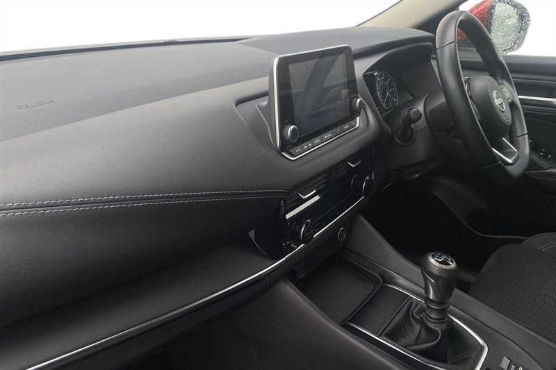 Nissan Qashqai 1.3 Dig-t Mh Acenta Premium FD72DHY Red #6
