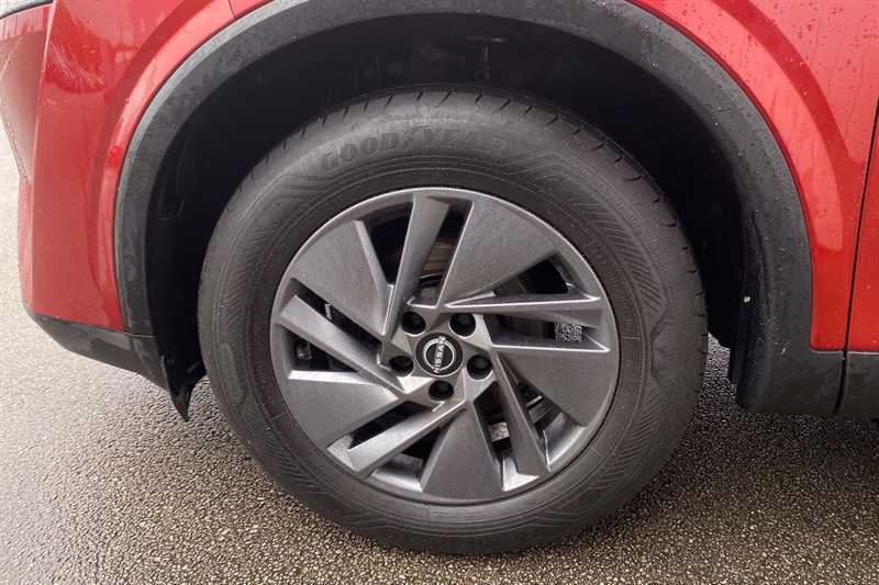 Nissan Qashqai 1.3 Dig-t Mh Acenta Premium FD72DHY Red #5