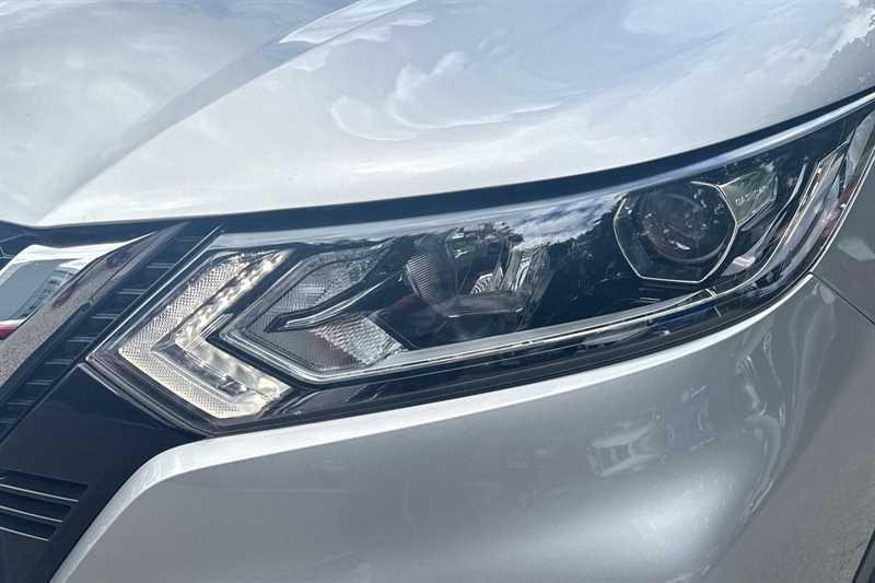 Nissan Qashqai 1.3 Dig-t Acenta Premium MF69DXD Silver #2