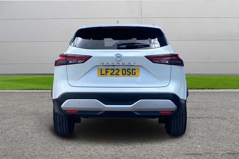 Nissan Qashqai 1.3 Dig-t Mh 158 Tekna Xtronic LF22OSG White #4