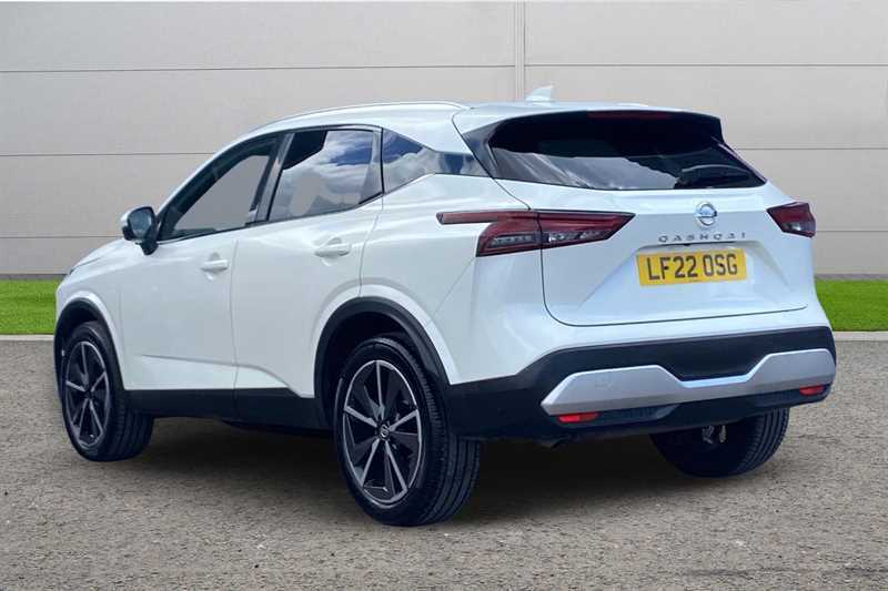 Nissan Qashqai 1.3 Dig-t Mh 158 Tekna Xtronic LF22OSG White #2