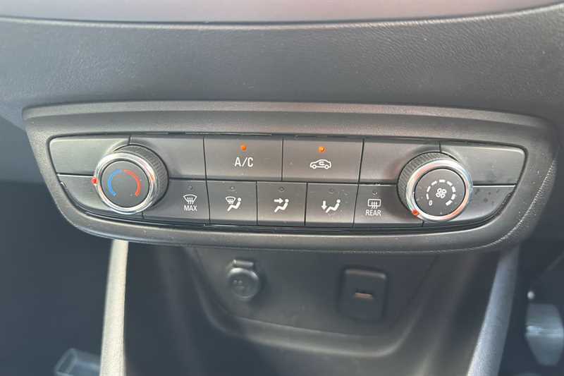 Vauxhall Crossland 1.2 Design MT22FPE Black #3