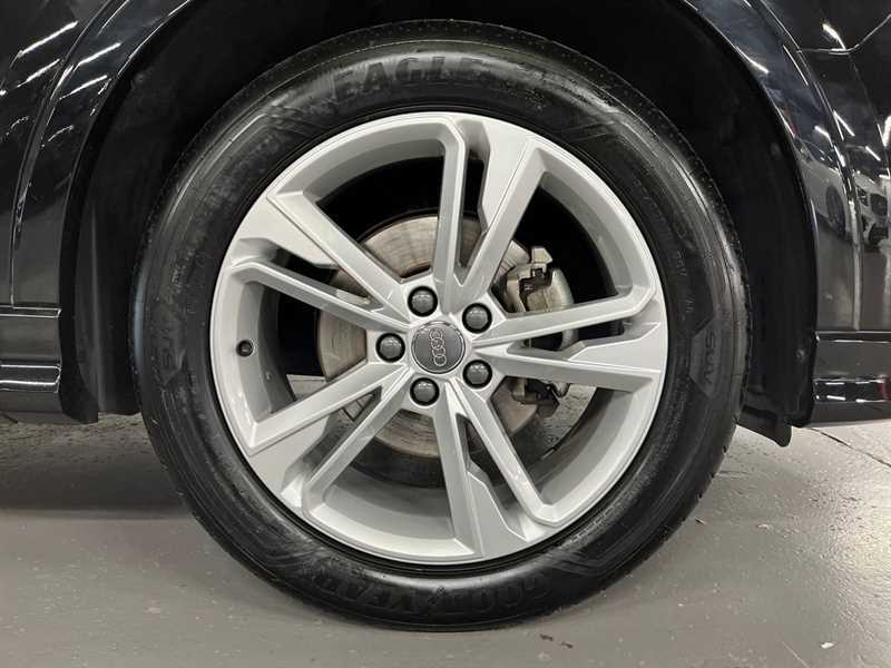 Audi Q3 35 Tfsi S Line FE20HTF Black #6