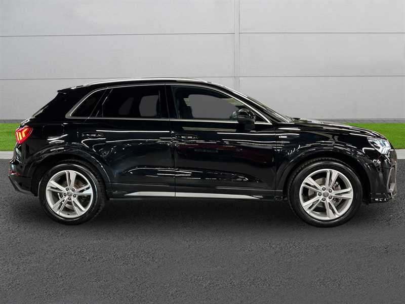 Audi Q3 35 Tfsi S Line FE20HTF Black #3