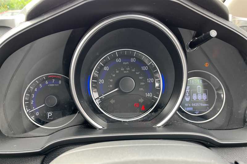Honda Jazz 1.3 I-vtec Ex Navi Cvt CN68WND Orange #2