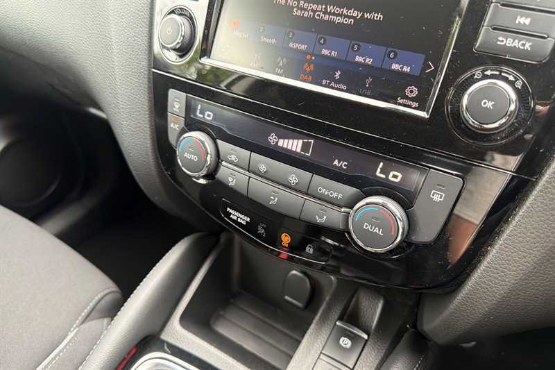 Nissan Qashqai 1.3 Dig-t N-connecta MA69YXE White #2