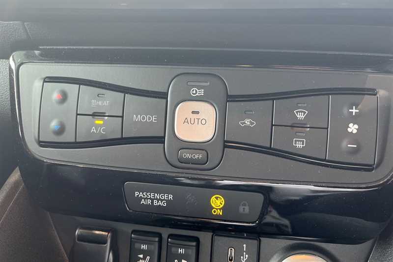 Nissan Leaf 110Kw N-connecta 39Kwh Red