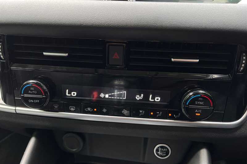Nissan Qashqai 1.3 Dig-t Mh N-connecta Black