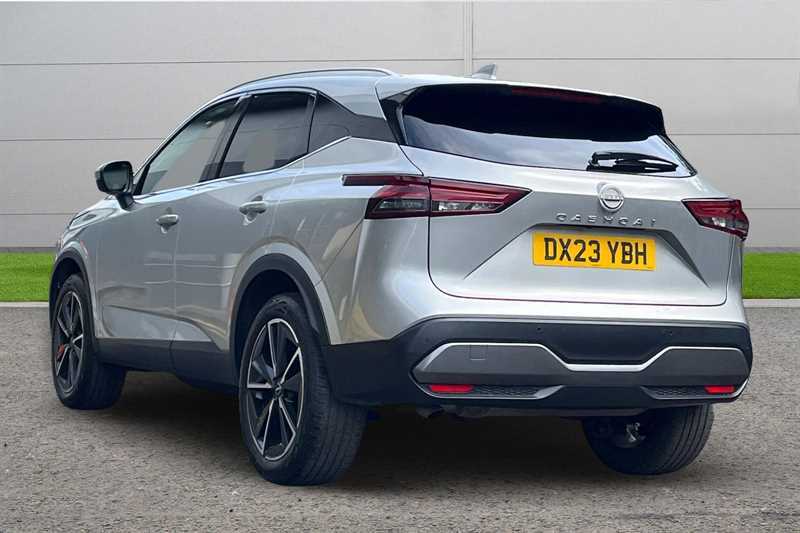 Nissan Qashqai 1.3 Dig-t Mh 158 Tekna Xtronic Silver #2