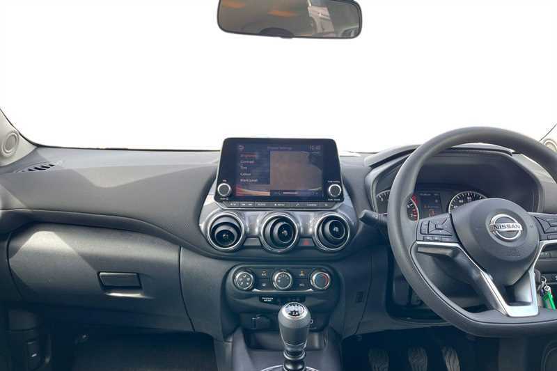 Nissan Juke 1.0 Dig-t 114 Acenta DV22SDU White #4