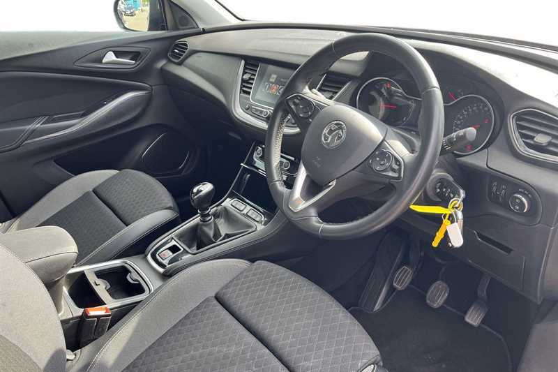 Vauxhall Grandland Hatchback White #2
