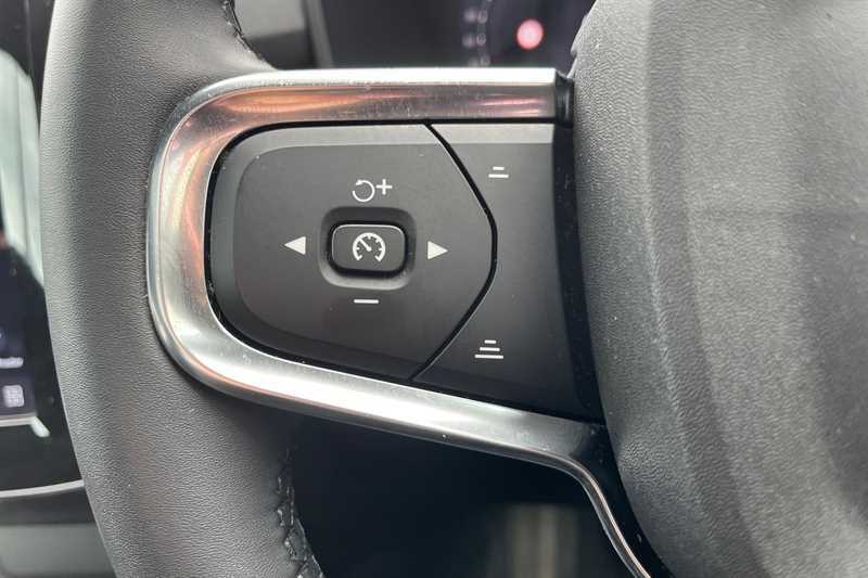 Volvo XC40 Suv #17