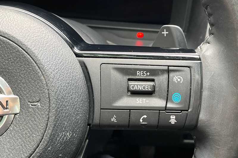 Nissan Qashqai 1.3 Dig-t Mh 158 Tekna Xtronic WU22TXH White #6