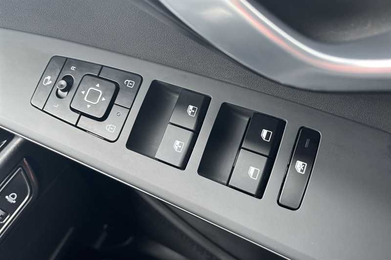Kia Niro 2 5-Door Black #21