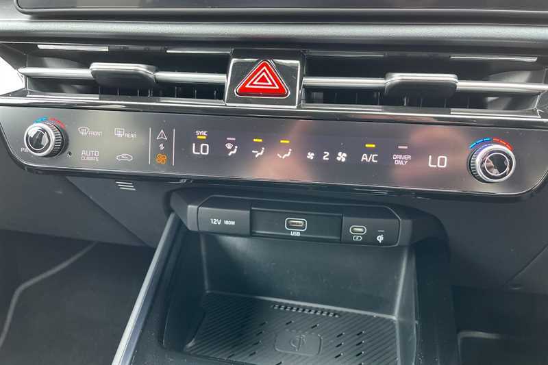 Kia Niro 2 5-Door Black #15