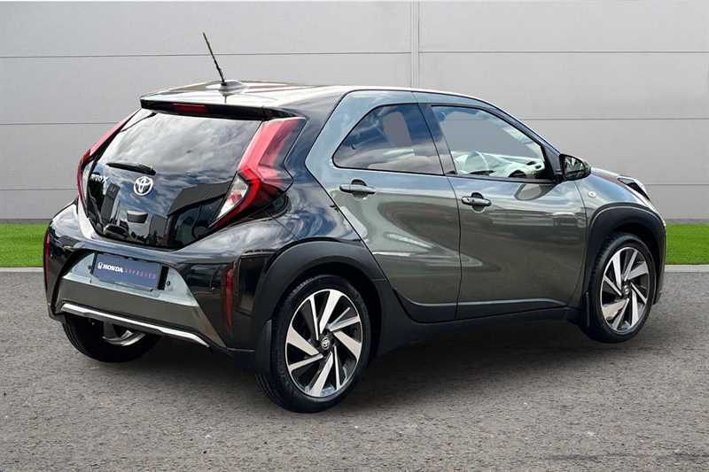Toyota Aygo X 1.0 Vvt-i Exclusive Green #3