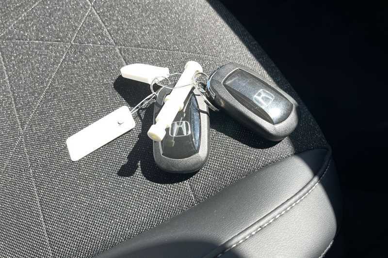 Honda Hr-V Advance White #41