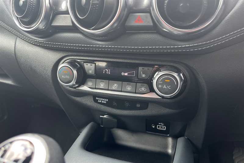 Nissan Juke 1.0 Dig-t 114 Tekna MK22LZW Black