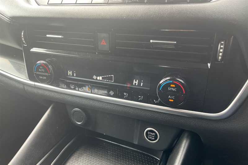 Nissan Qashqai 1.3 Dig-t Mh 158 N-connecta Xtronic MT22YEY Grey