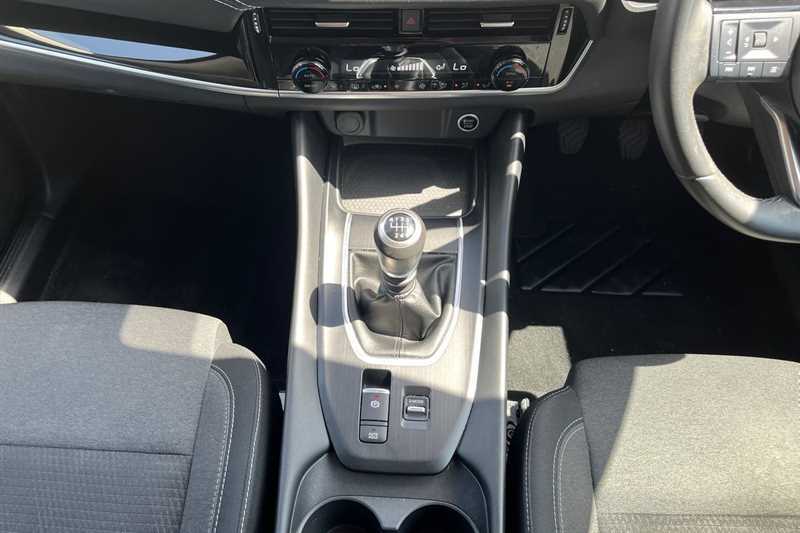 Nissan Qashqai 1.3 Dig-t Mh N-connecta BL73DFN Red #6