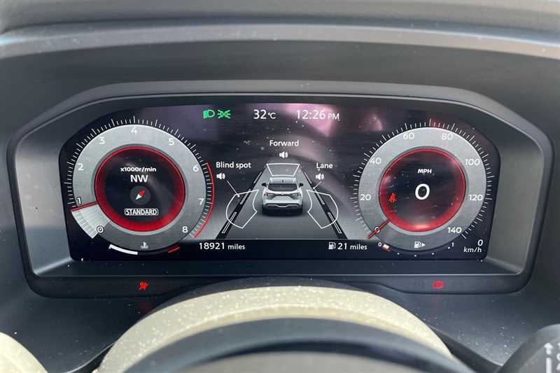 Nissan Qashqai 1.3 Dig-t Mh N-connecta BL73DFN Red #3