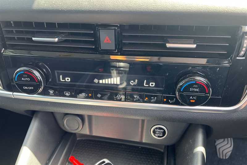 Nissan Qashqai 1.3 Dig-t Mh N-connecta Red