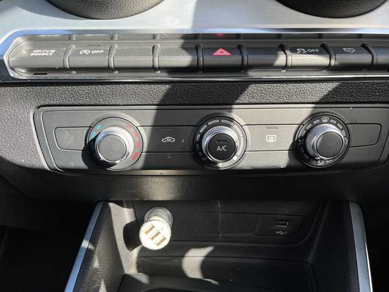 Audi Q2 35 Tfsi S Line S Tronic KR69FGE Grey #3